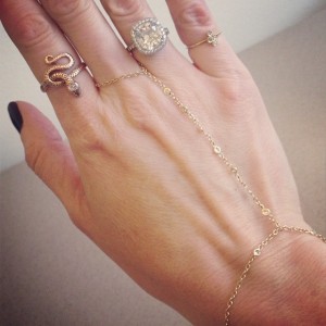 Jaquieaiche_finger_brac